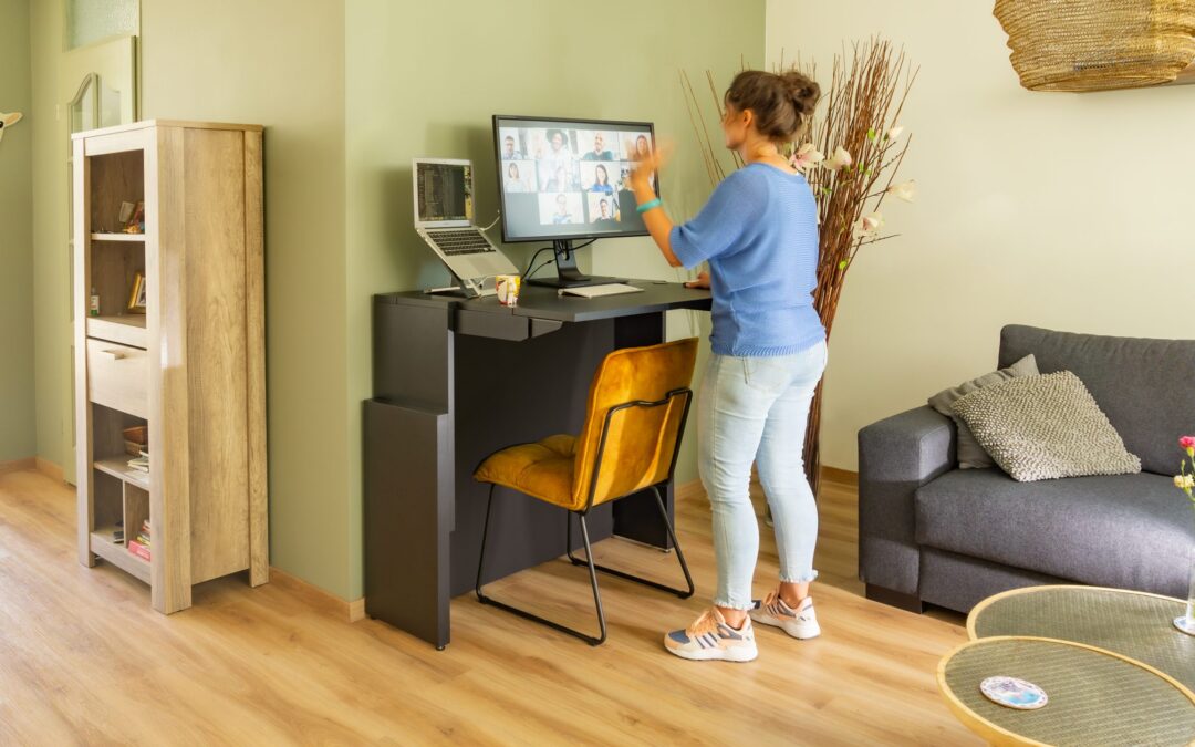 Thuiswerkplek die past in het interieur 2021