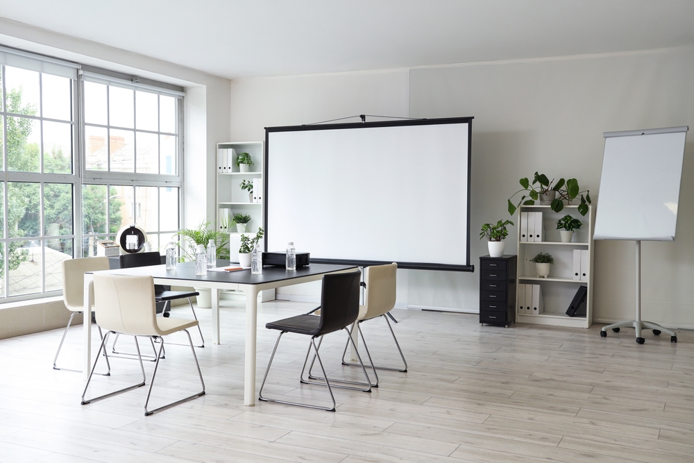 Interior,Of,Office,With,Projector,Screen,And,Meeting,Table