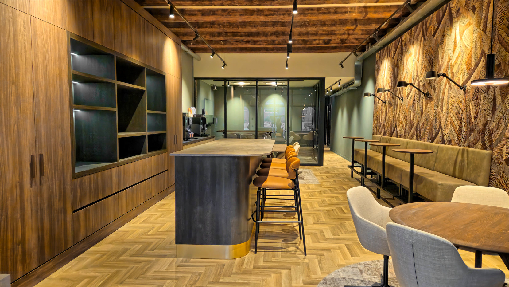 Uitbesteden of zelf doen?