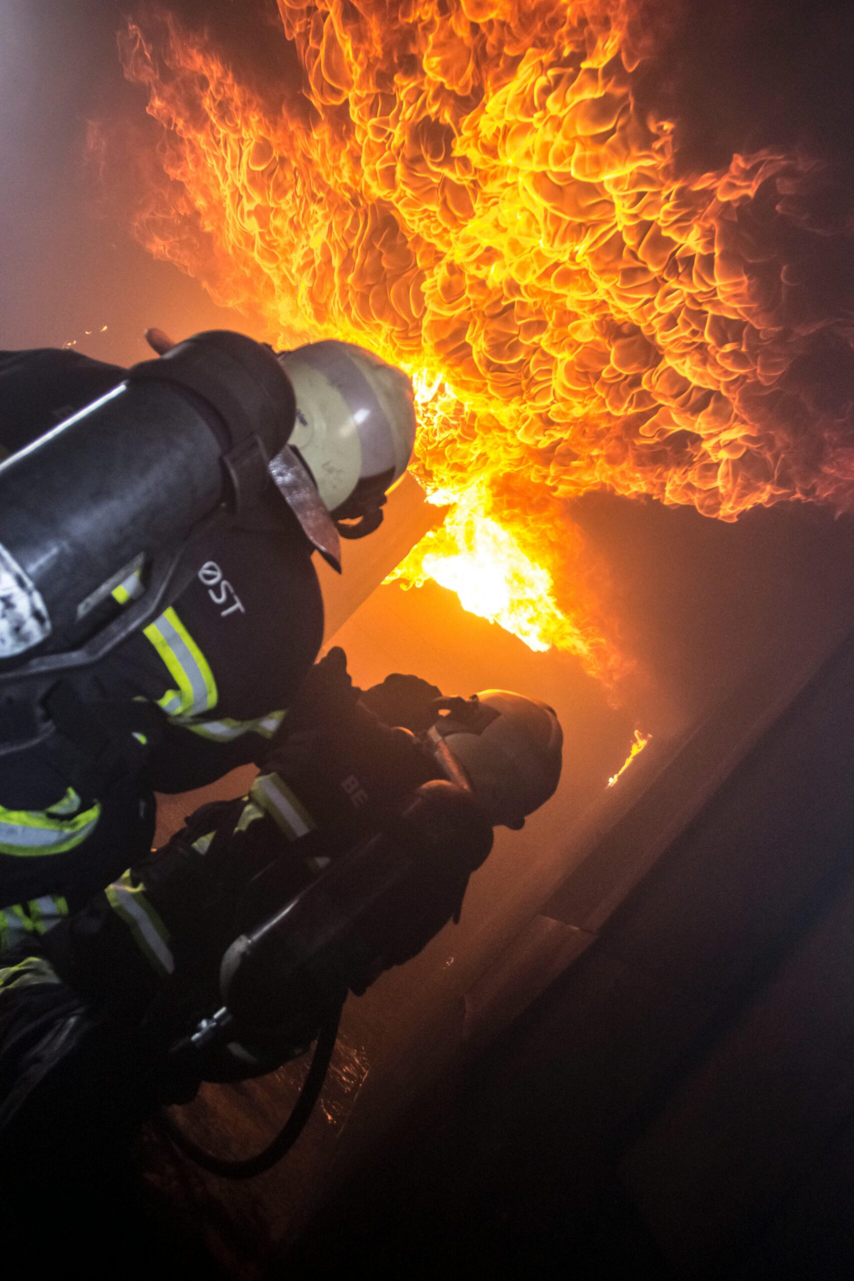 Brandbestrijding bij lithium-ion batterijen – wat werkt en wat niet